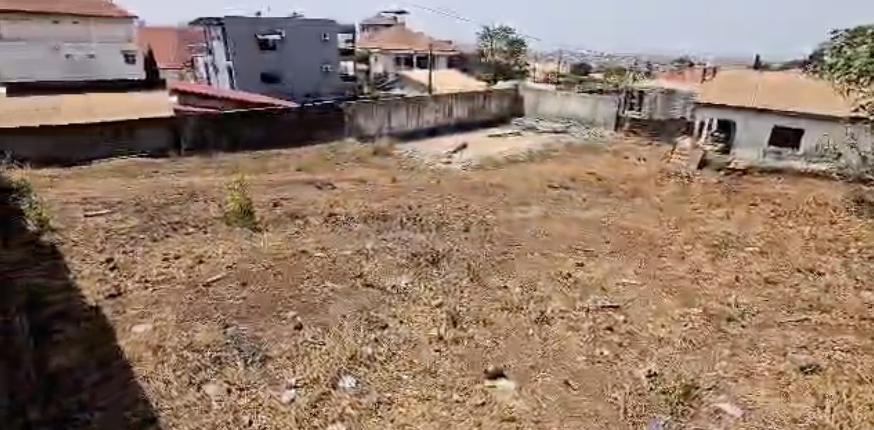 Terrain avec Construction en Cours à Kobayah – 600m² avec Titre Foncier - Photo 3