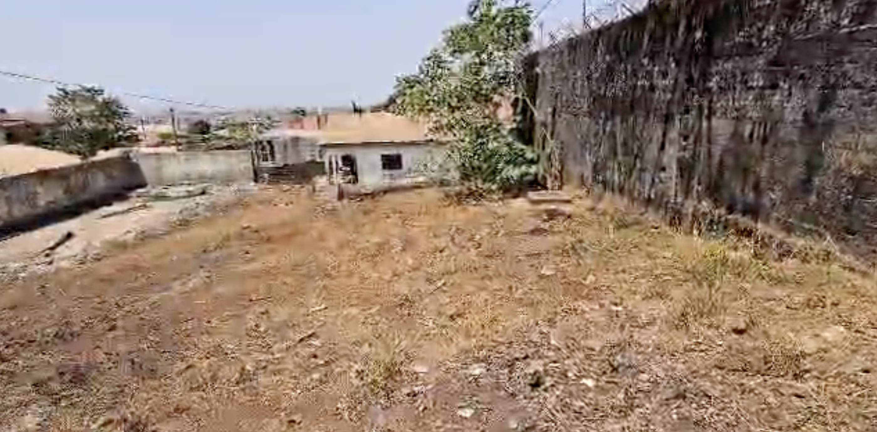 Terrain avec Construction en Cours à Kobayah – 600m² avec Titre Foncier