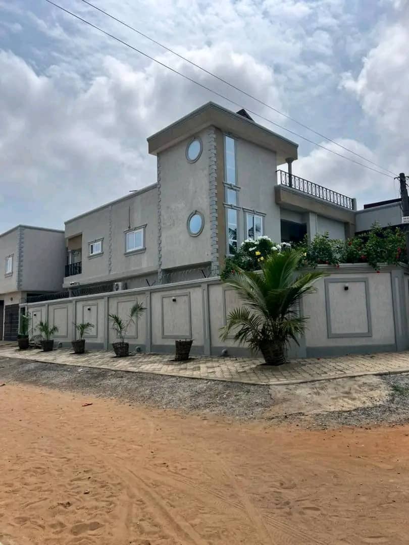 BELLE VILLA DUPLEX A LOME (Djidjolé)